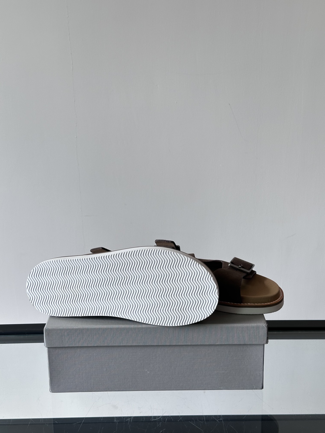 Brunello Cucinelli BC新款男士牛皮凉鞋拖鞋，高端精品，气质优雅并存，采用进口反绒牛皮