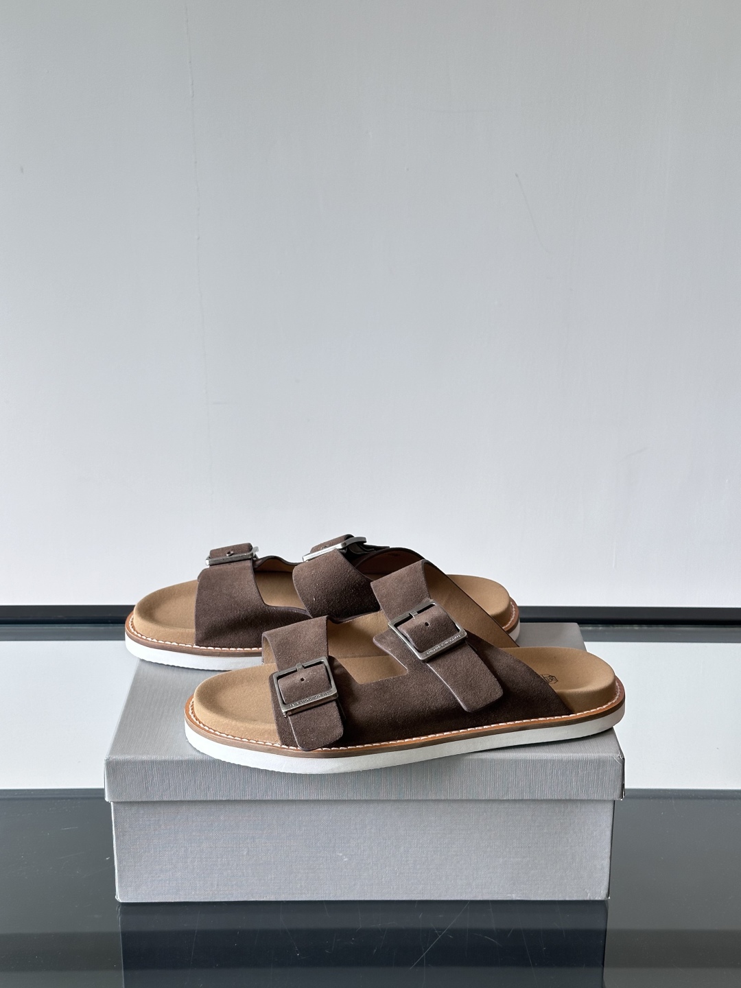 Brunello Cucinelli BC新款男士牛皮凉鞋拖鞋，高端精品，气质优雅并存，采用进口反绒牛皮