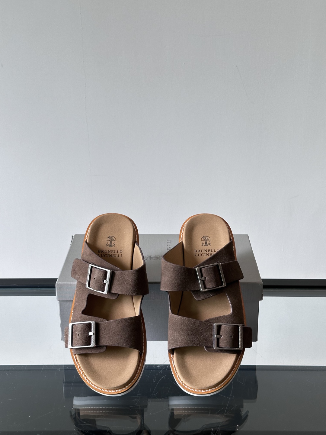 Brunello Cucinelli BC新款男士牛皮凉鞋拖鞋，高端精品，气质优雅并存，采用进口反绒牛皮