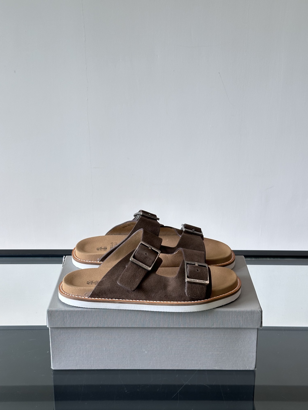 Brunello Cucinelli BC新款男士牛皮凉鞋拖鞋，高端精品，气质优雅并存，采用进口反绒牛皮
