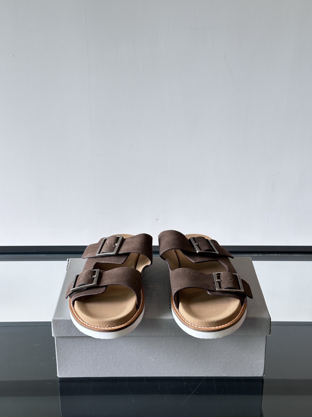 Brunello Cucinelli BC新款男士牛皮凉鞋拖鞋，高端精品，气质优雅并存，采用进口反绒牛皮