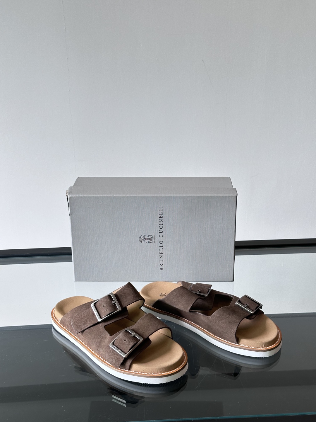 Brunello Cucinelli BC新款男士牛皮凉鞋拖鞋，高端精品，气质优雅并存，采用进口反绒牛皮