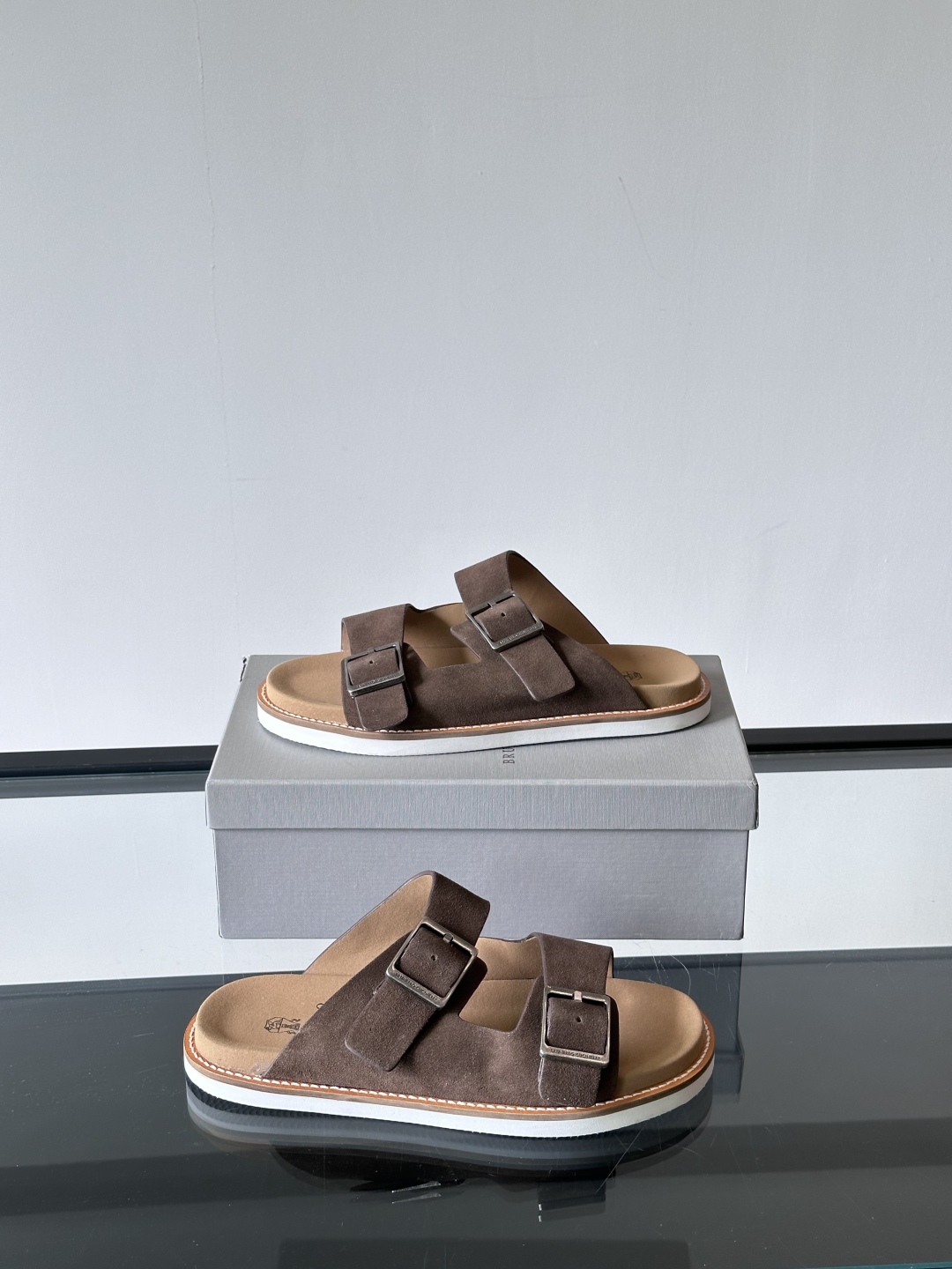 Brunello Cucinelli BC新款男士牛皮凉鞋拖鞋，高端精品，气质优雅并存，采用进口反绒牛皮