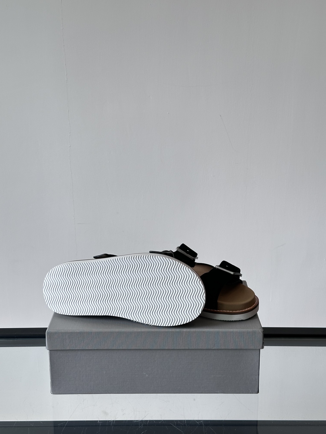 Brunello Cucinelli BC新款男士牛皮凉鞋拖鞋，高端精品，气质优雅并存，采用进口反绒牛皮