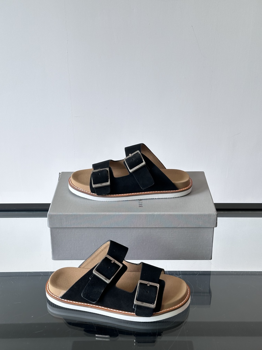 Brunello Cucinelli BC新款男士牛皮凉鞋拖鞋，高端精品，气质优雅并存，采用进口反绒牛皮