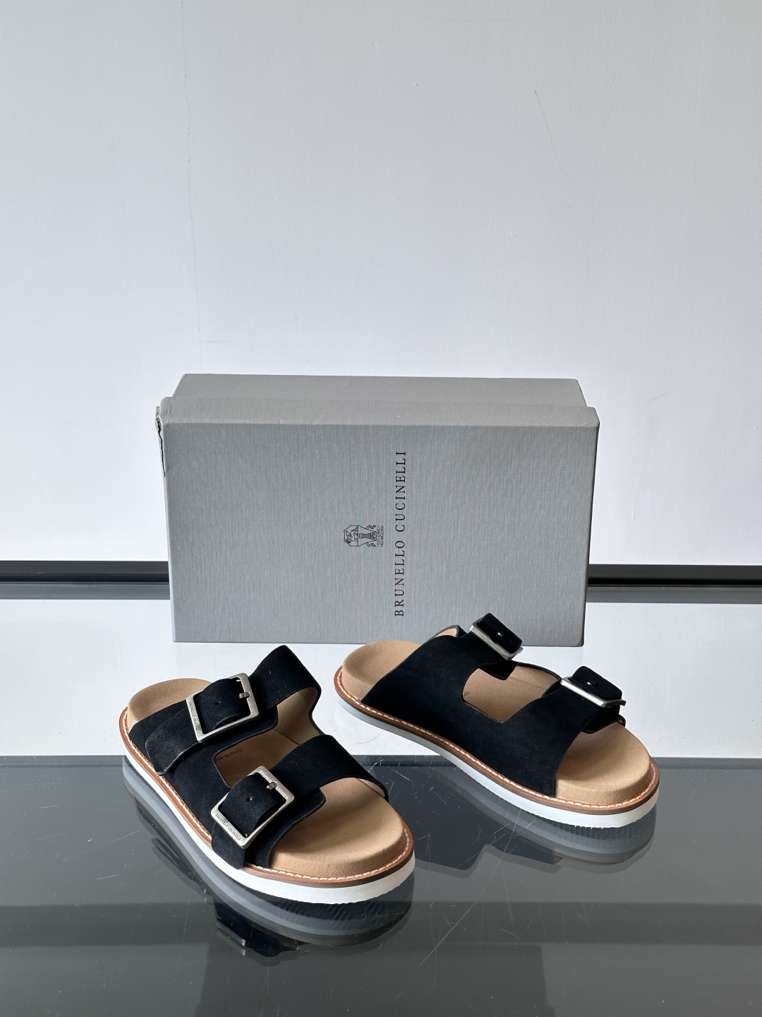 Brunello Cucinelli BC新款男士牛皮凉鞋拖鞋，高端精品，气质优雅并存，采用进口反绒牛皮