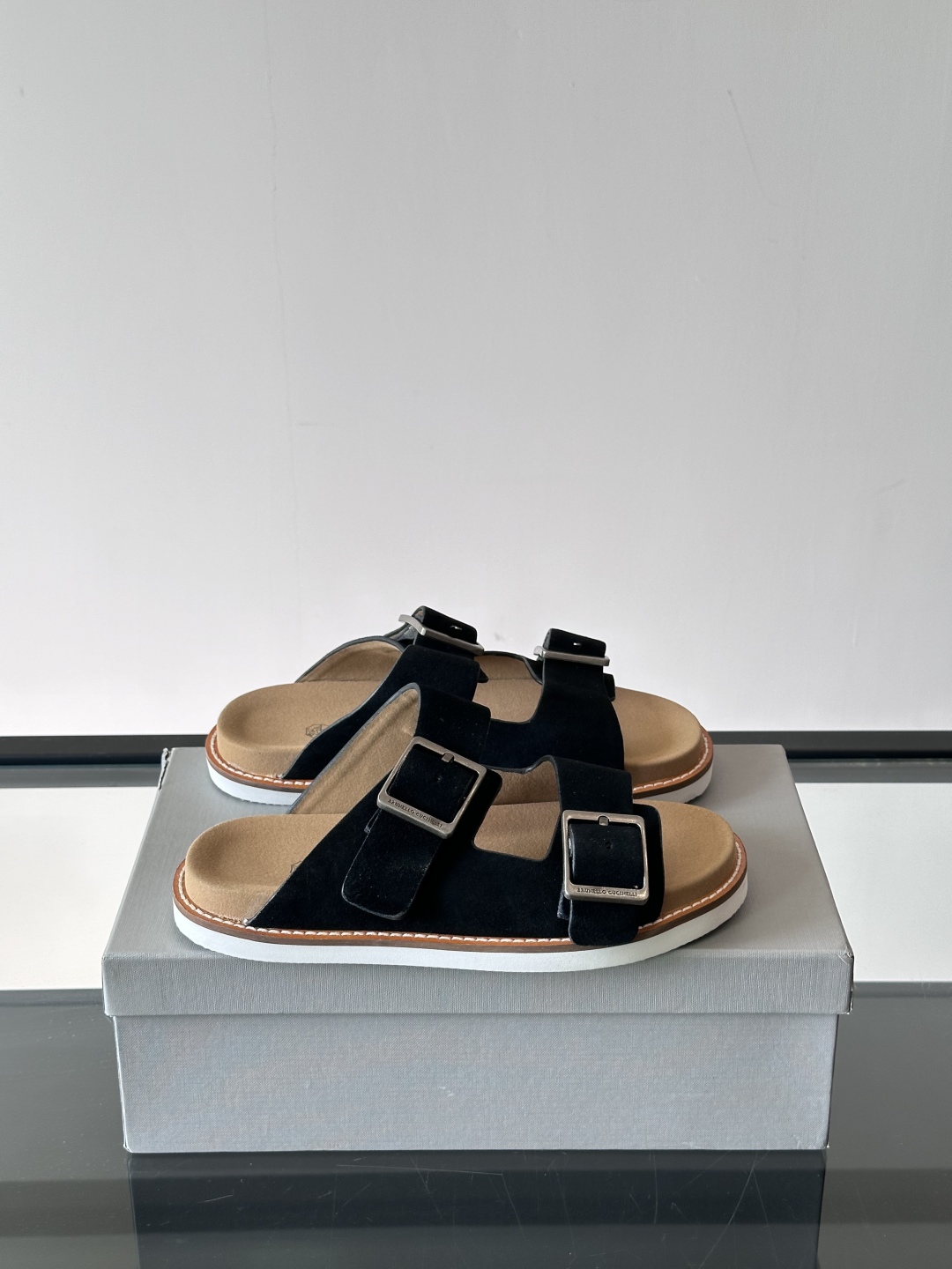 Brunello Cucinelli BC新款男士牛皮凉鞋拖鞋，高端精品，气质优雅并存，采用进口反绒牛皮