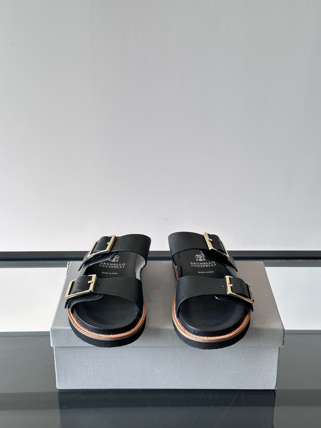 Brunello Cucinelli BC新款男士牛皮凉鞋拖鞋，高端精品，气质优雅并存，采用进口反绒牛皮