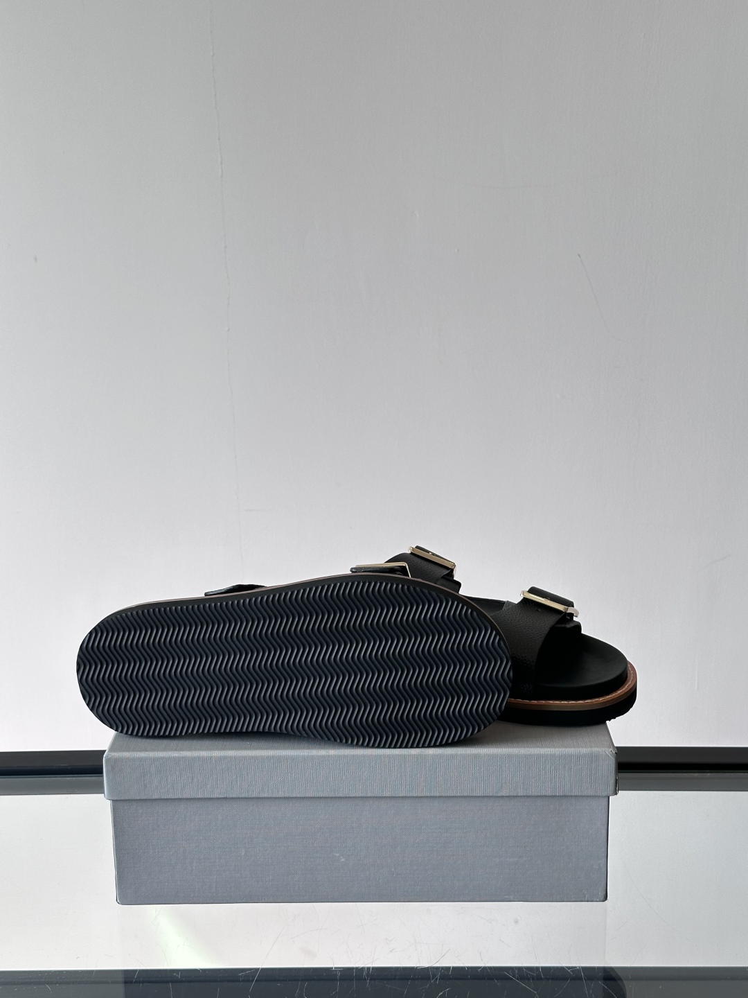 Brunello Cucinelli BC新款男士牛皮凉鞋拖鞋，高端精品，气质优雅并存，采用进口反绒牛皮