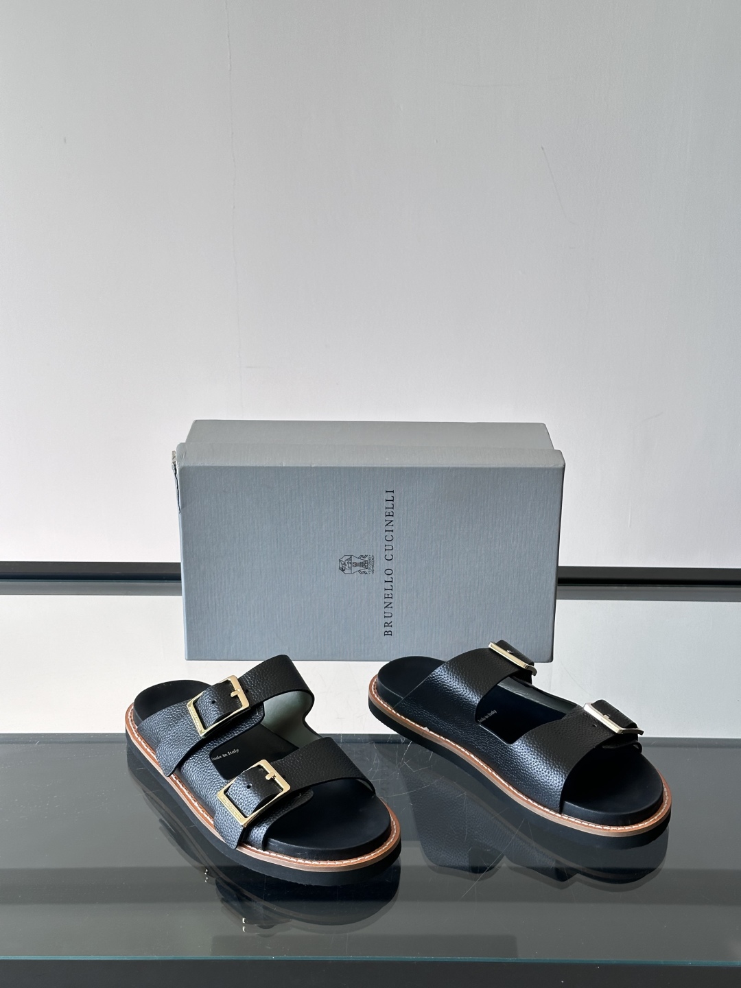 Brunello Cucinelli BC新款男士牛皮凉鞋拖鞋，高端精品，气质优雅并存，采用进口反绒牛皮