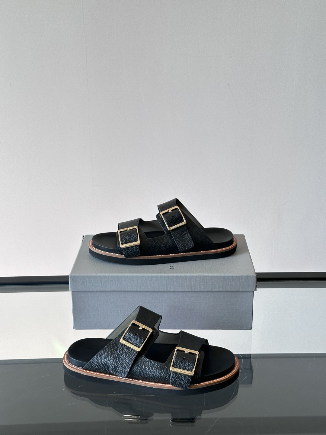 Brunello Cucinelli BC新款男士牛皮凉鞋拖鞋，高端精品，气质优雅并存，采用进口反绒牛皮