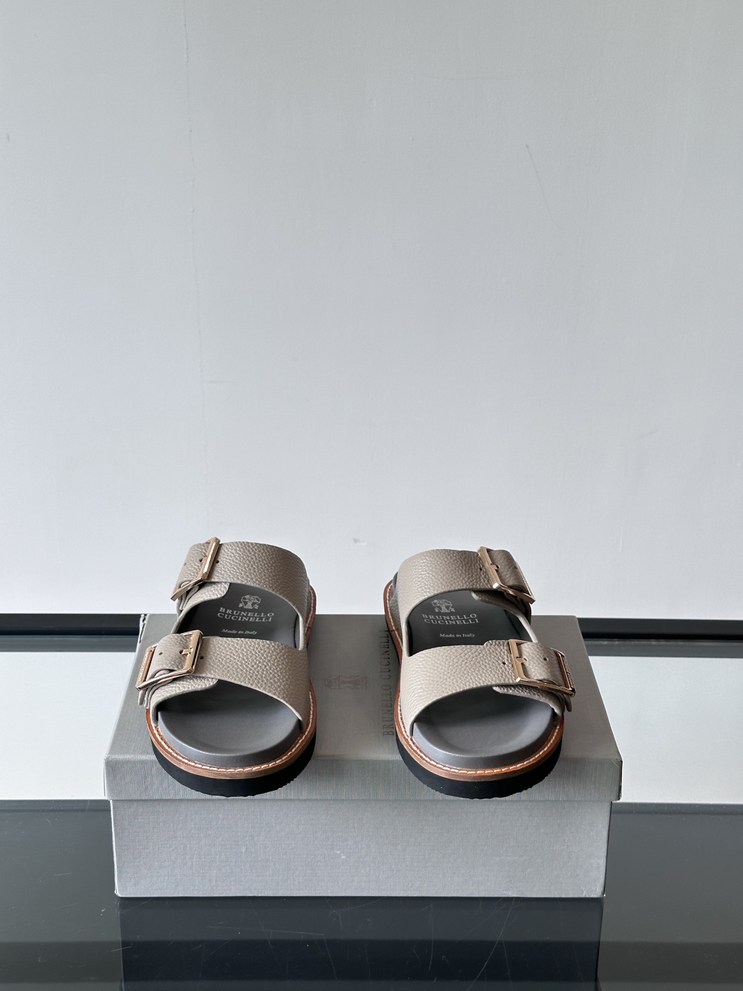Brunello Cucinelli BC新款男士牛皮凉鞋拖鞋，高端精品，气质优雅并存，采用进口反绒牛皮