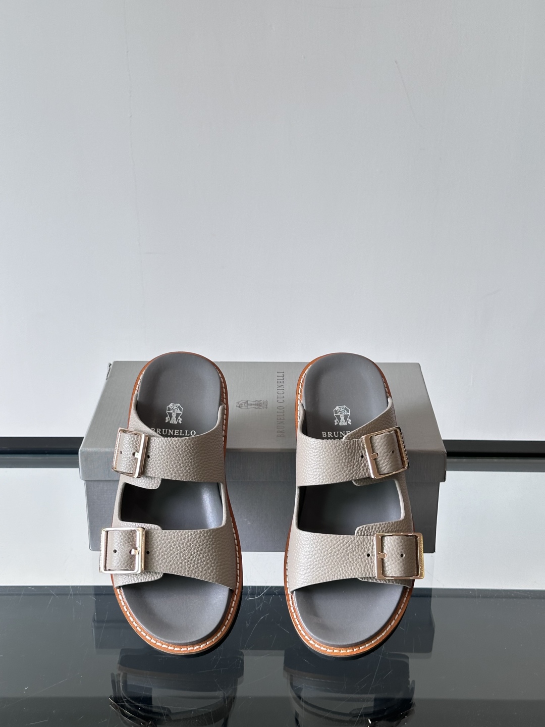 Brunello Cucinelli BC新款男士牛皮凉鞋拖鞋，高端精品，气质优雅并存，采用进口反绒牛皮
