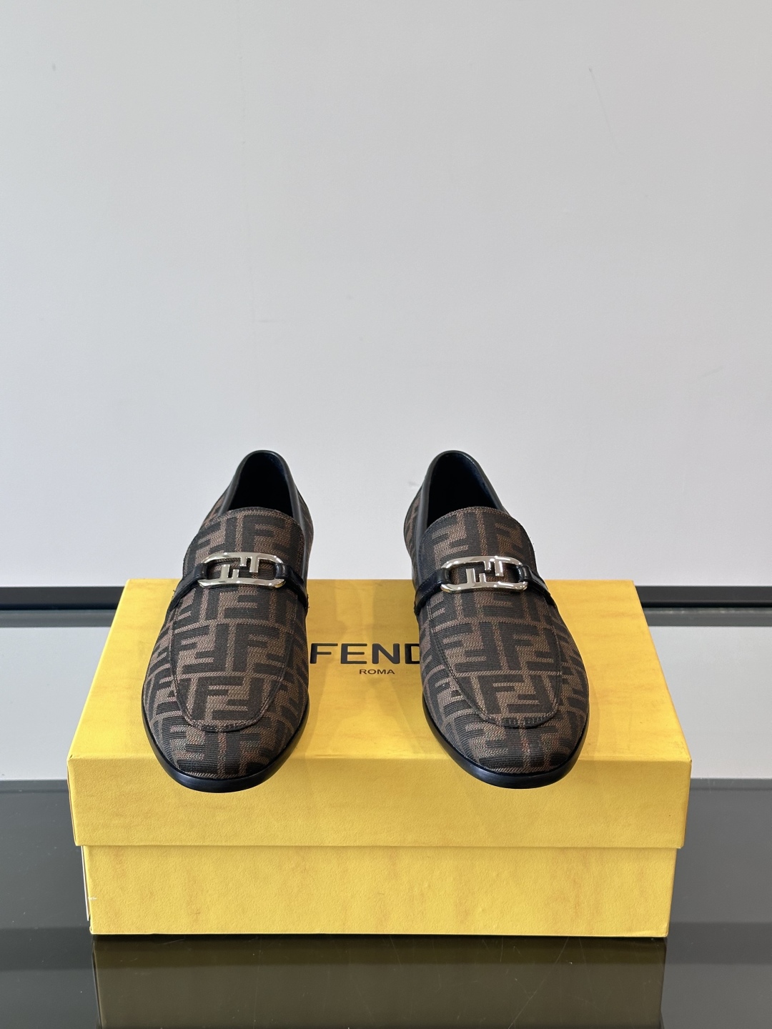 ◾️▫️Fend*～高端男士正装休闲皮鞋，高端大气，私家开模定制原版品牌五金扣装饰，小牛皮透气内里，原版