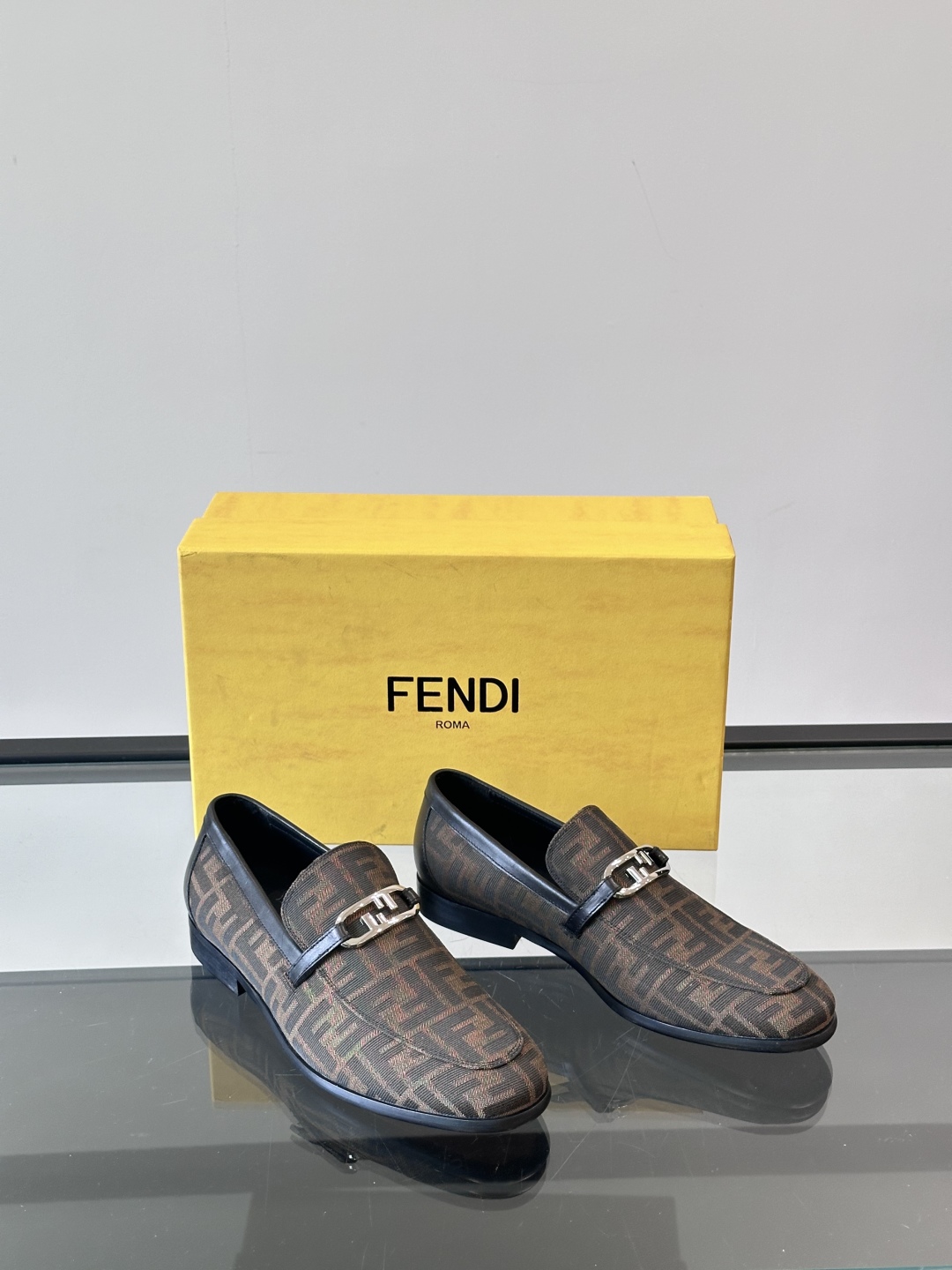 ◾️▫️Fend*～高端男士正装休闲皮鞋，高端大气，私家开模定制原版品牌五金扣装饰，小牛皮透气内里，原版