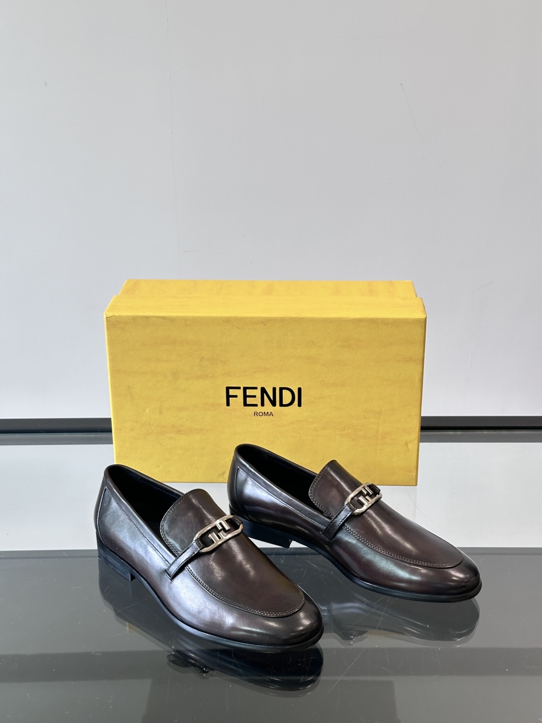 ◾️▫️Fend*～高端男士正装休闲皮鞋，高端大气，私家开模定制原版品牌五金扣装饰，小牛皮透气内里，原版