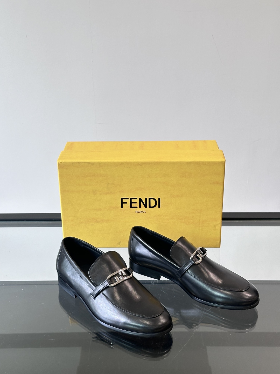 ◾️▫️Fend*～高端男士正装休闲皮鞋，高端大气，私家开模定制原版品牌五金扣装饰，小牛皮透气内里，原版