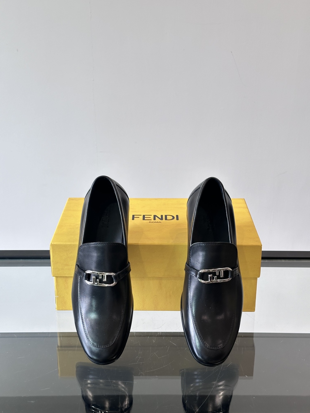 ◾️▫️Fend*～高端男士正装休闲皮鞋，高端大气，私家开模定制原版品牌五金扣装饰，小牛皮透气内里，原版
