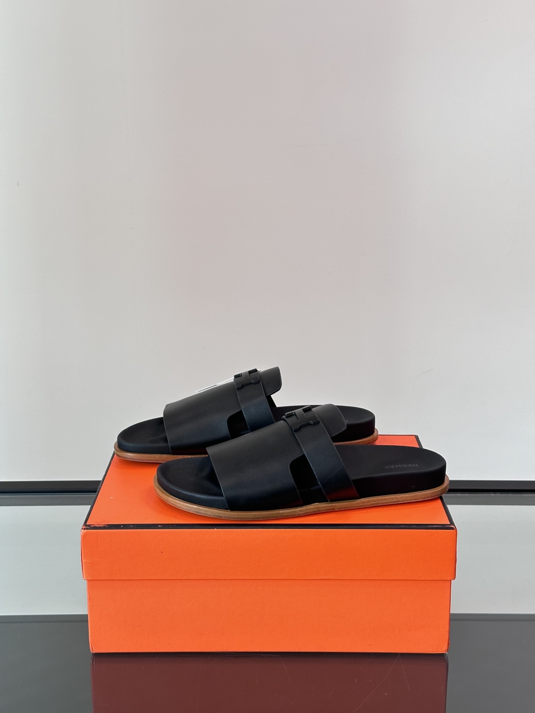 ◾️▫️Hermes 高端真皮大底男士拖鞋，高品质经典单品，用料上乘考究，版型宽松舒适，推荐入手，鞋面选