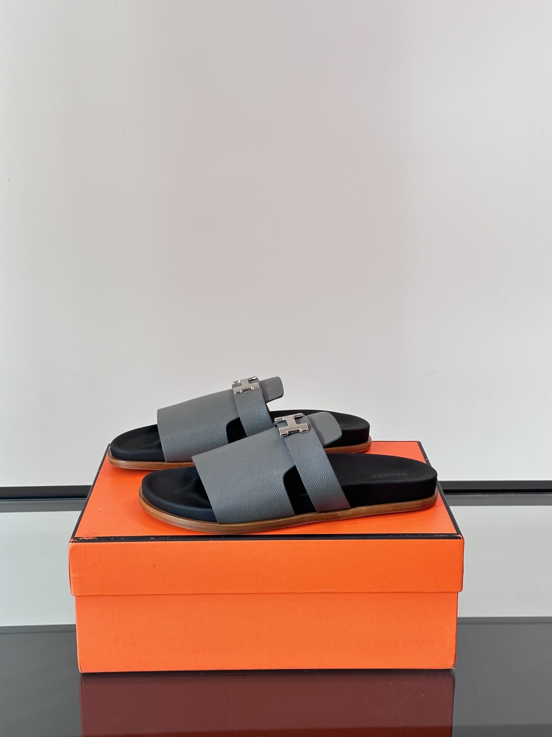 ◾️▫️Hermes 高端真皮大底男士拖鞋，高品质经典单品，用料上乘考究，版型宽松舒适，推荐入手，鞋面选