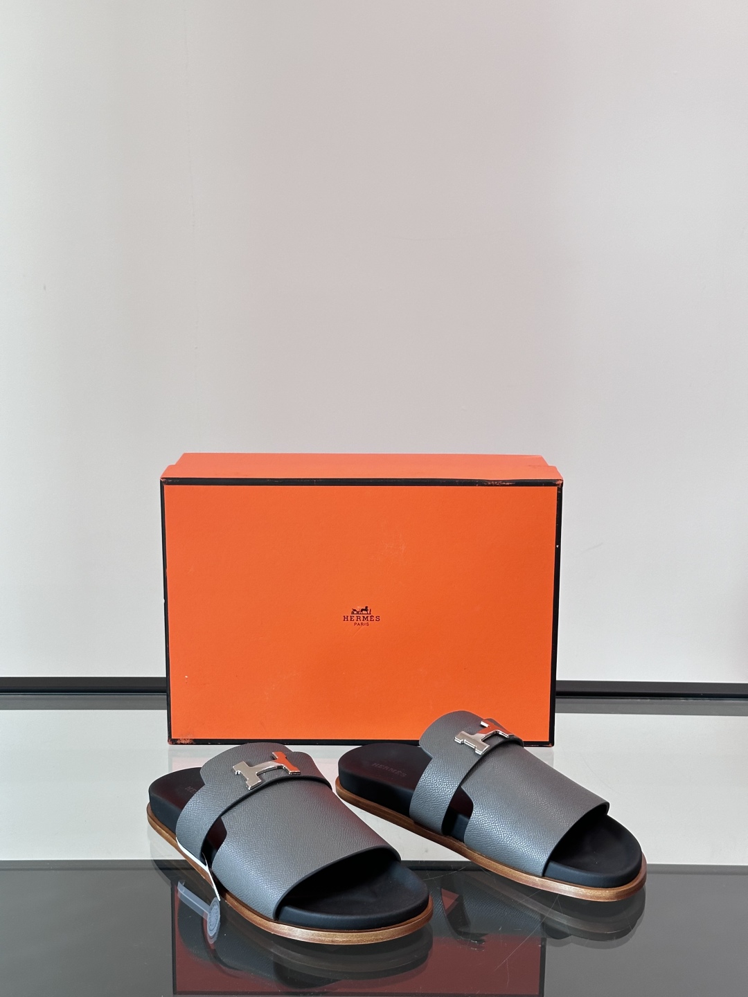 ◾️▫️Hermes 高端真皮大底男士拖鞋，高品质经典单品，用料上乘考究，版型宽松舒适，推荐入手，鞋面选