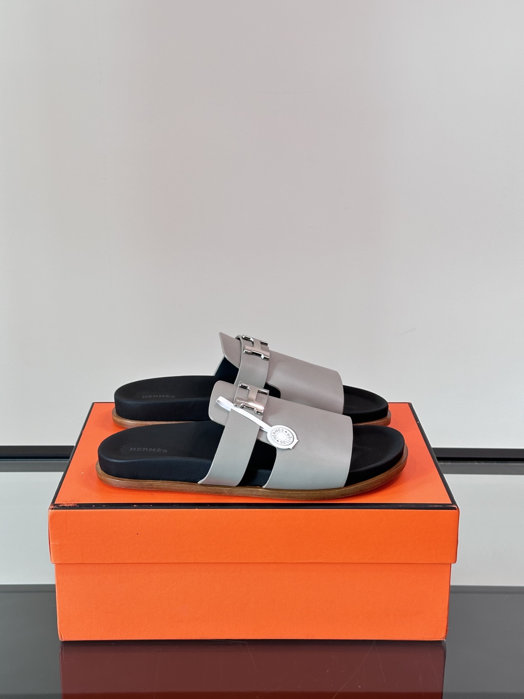 ◾️▫️Hermes 高端真皮大底男士拖鞋，高品质经典单品，用料上乘考究，版型宽松舒适，推荐入手，鞋面选