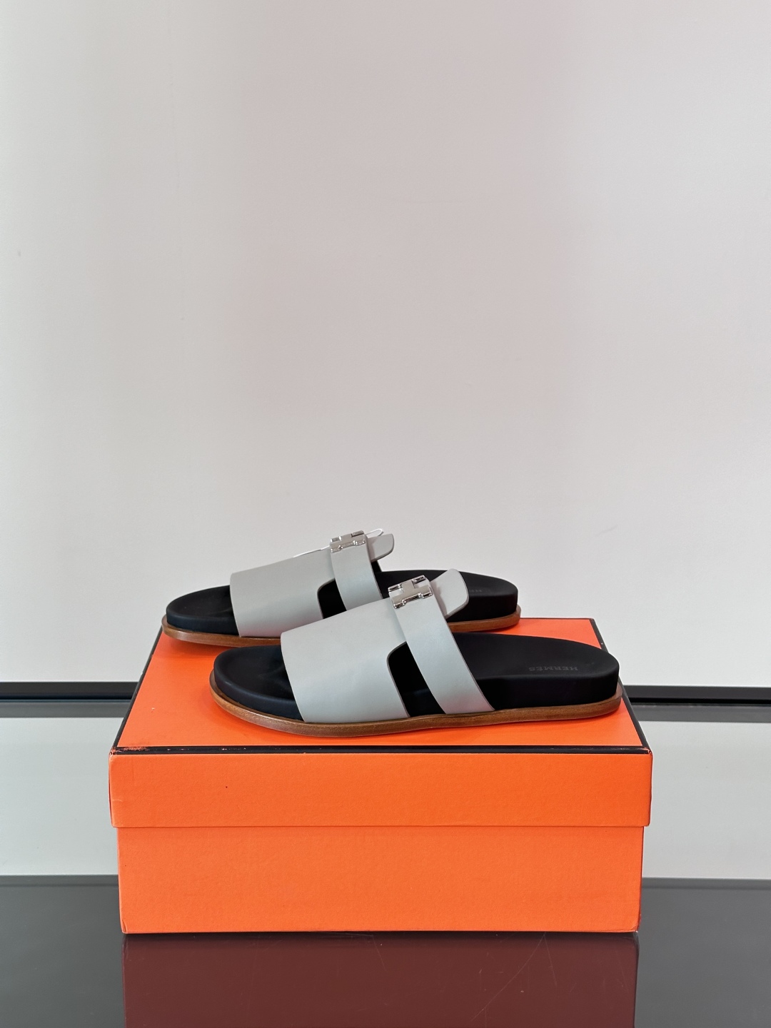 ◾️▫️Hermes 高端真皮大底男士拖鞋，高品质经典单品，用料上乘考究，版型宽松舒适，推荐入手，鞋面选