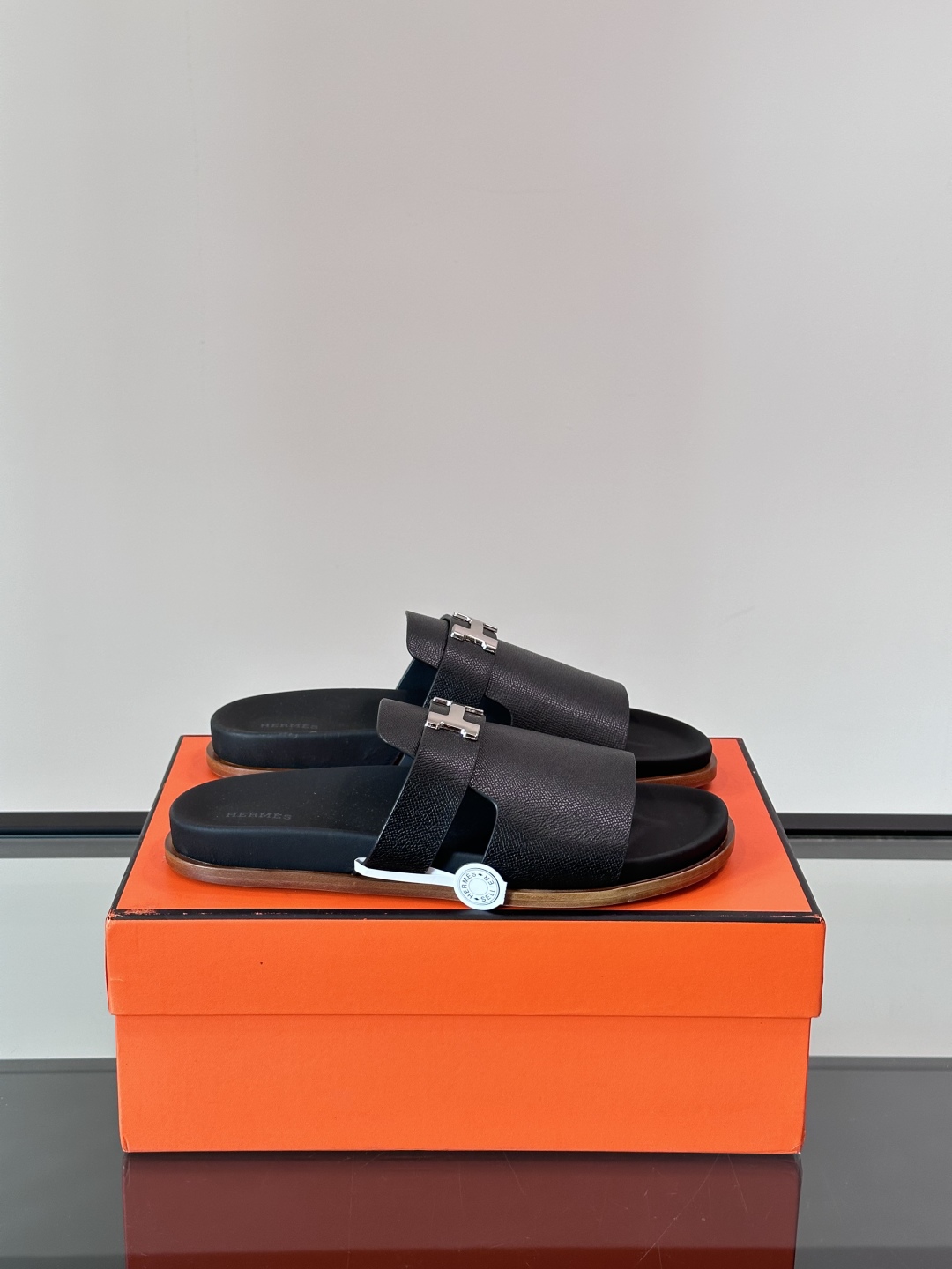◾️▫️Hermes 高端真皮大底男士拖鞋，高品质经典单品，用料上乘考究，版型宽松舒适，推荐入手，鞋面选