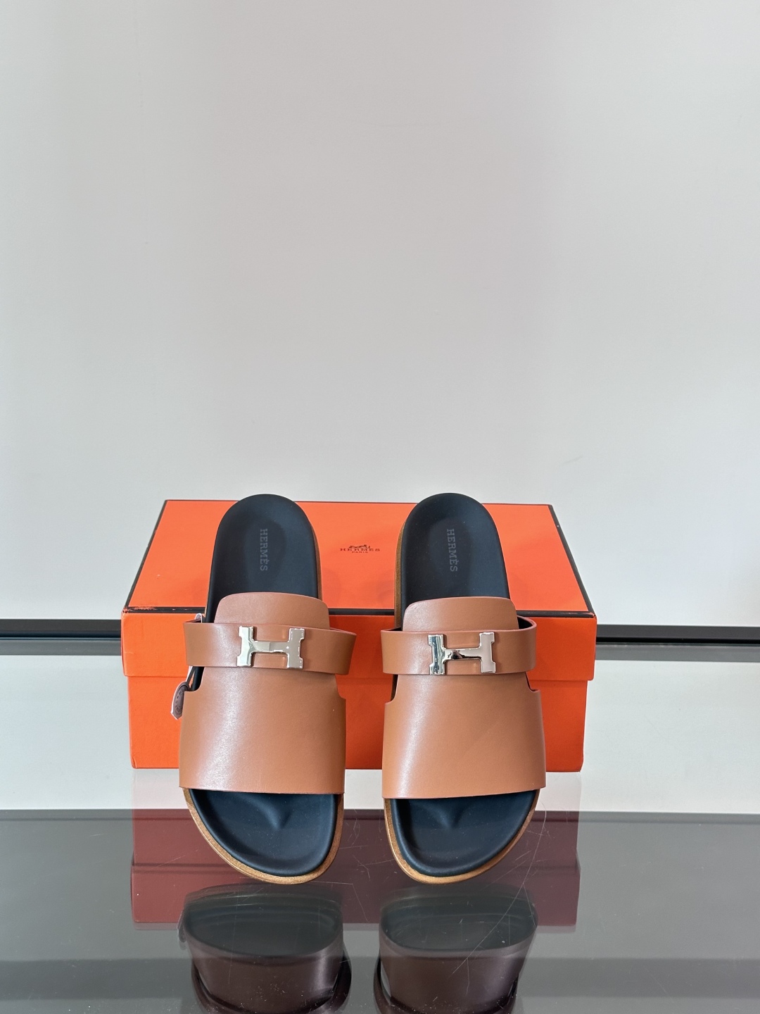 ◾️▫️Hermes 高端真皮大底男士拖鞋，高品质经典单品，用料上乘考究，版型宽松舒适，推荐入手，鞋面选