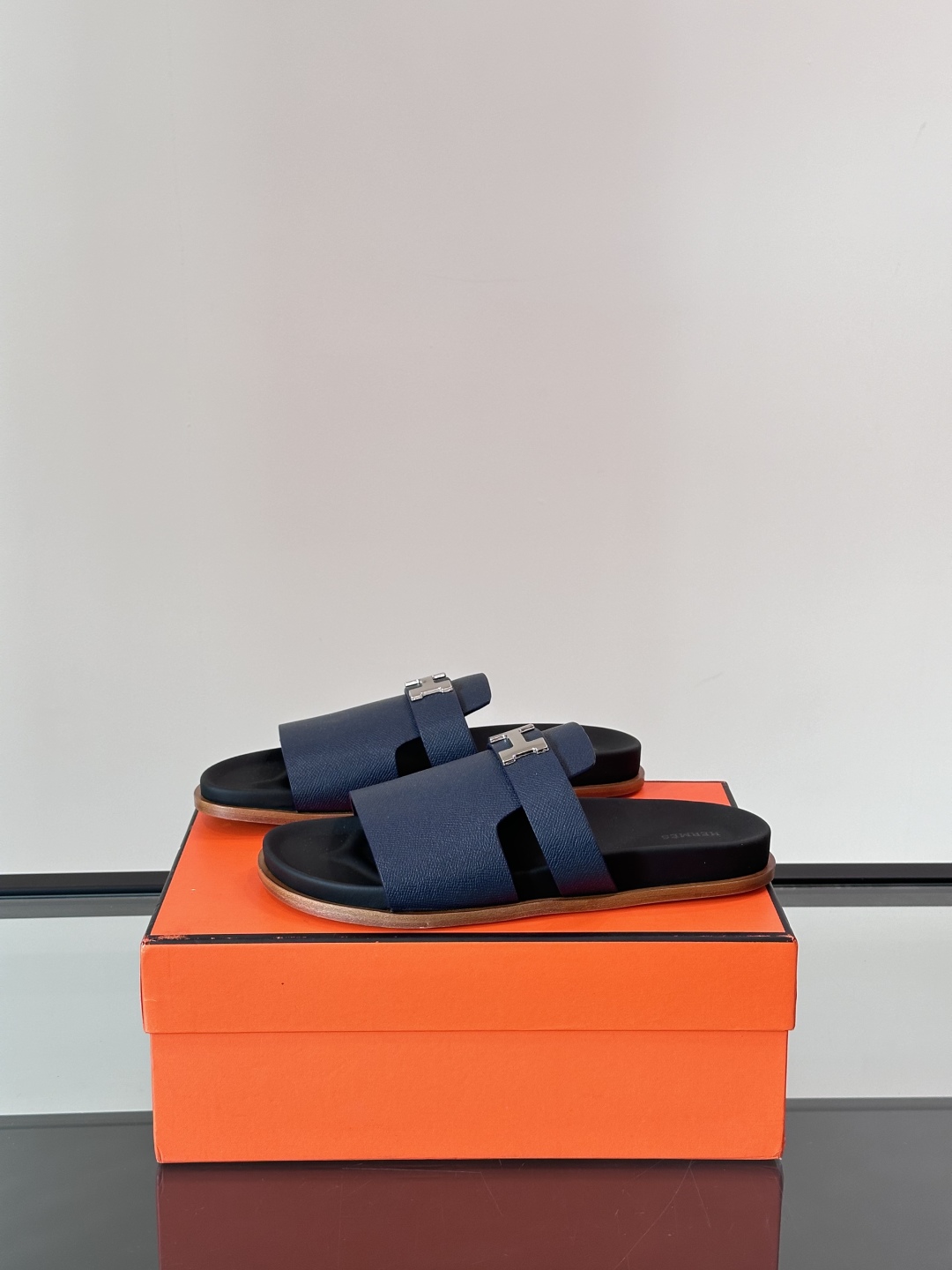 ◾️▫️Hermes 高端真皮大底男士拖鞋，高品质经典单品，用料上乘考究，版型宽松舒适，推荐入手，鞋面选