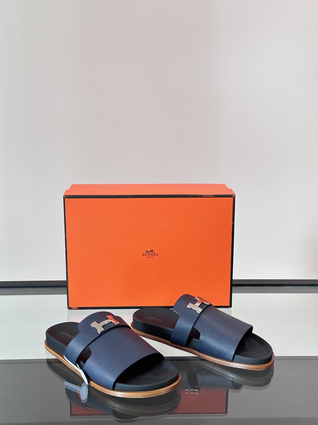 ◾️▫️Hermes 高端真皮大底男士拖鞋，高品质经典单品，用料上乘考究，版型宽松舒适，推荐入手，鞋面选