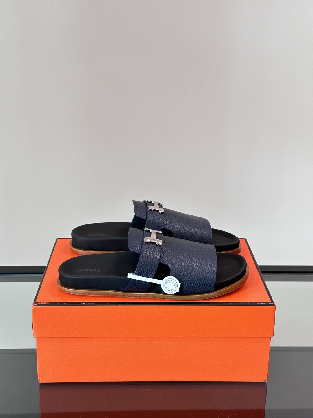◾️▫️Hermes 高端真皮大底男士拖鞋，高品质经典单品，用料上乘考究，版型宽松舒适，推荐入手，鞋面选