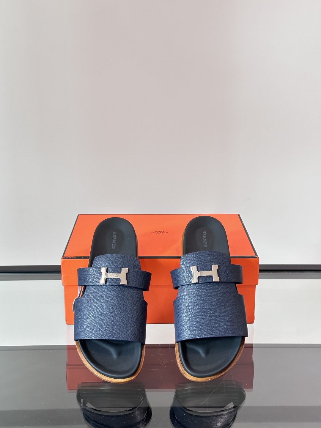 ◾️▫️Hermes 高端真皮大底男士拖鞋，高品质经典单品，用料上乘考究，版型宽松舒适，推荐入手，鞋面选