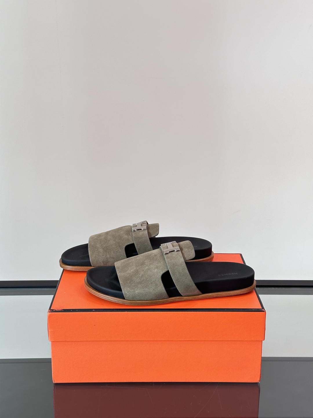 ◾️▫️Hermes 高端真皮大底男士拖鞋，高品质经典单品，用料上乘考究，版型宽松舒适，推荐入手，鞋面选
