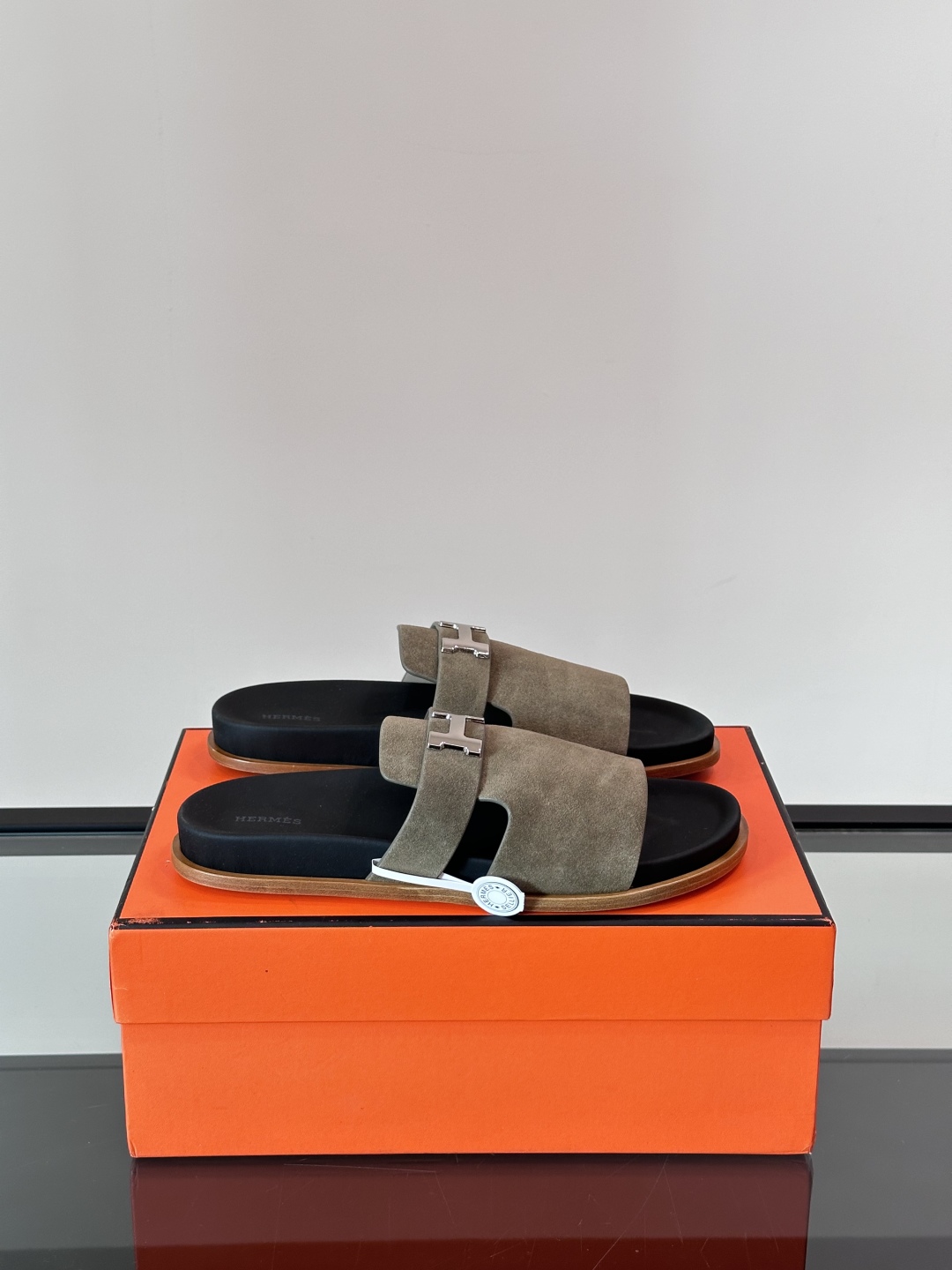 ◾️▫️Hermes 高端真皮大底男士拖鞋，高品质经典单品，用料上乘考究，版型宽松舒适，推荐入手，鞋面选