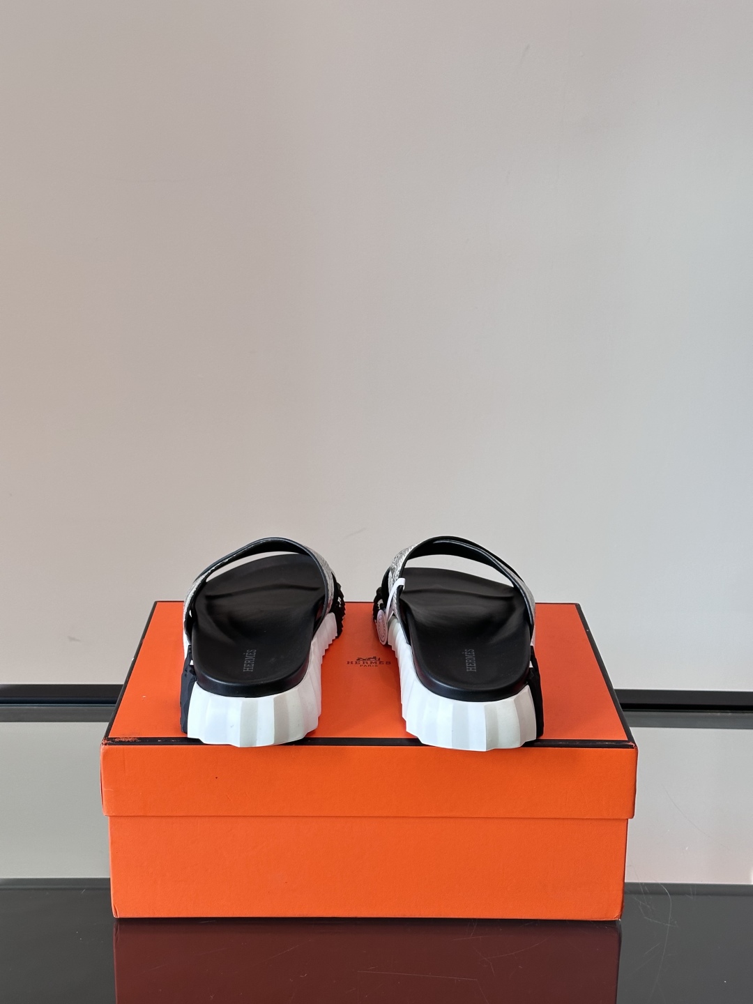 ◾️▫️Hermes 高端成型大底男士拖鞋，高品质经典单品，用料上乘考究，版型宽松舒适，推荐入手，鞋面选