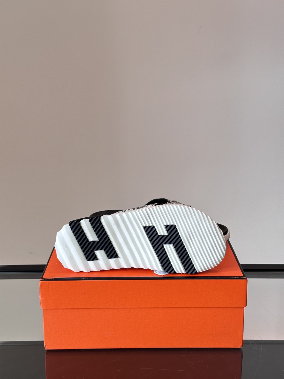 ◾️▫️Hermes 高端成型大底男士拖鞋，高品质经典单品，用料上乘考究，版型宽松舒适，推荐入手，鞋面选