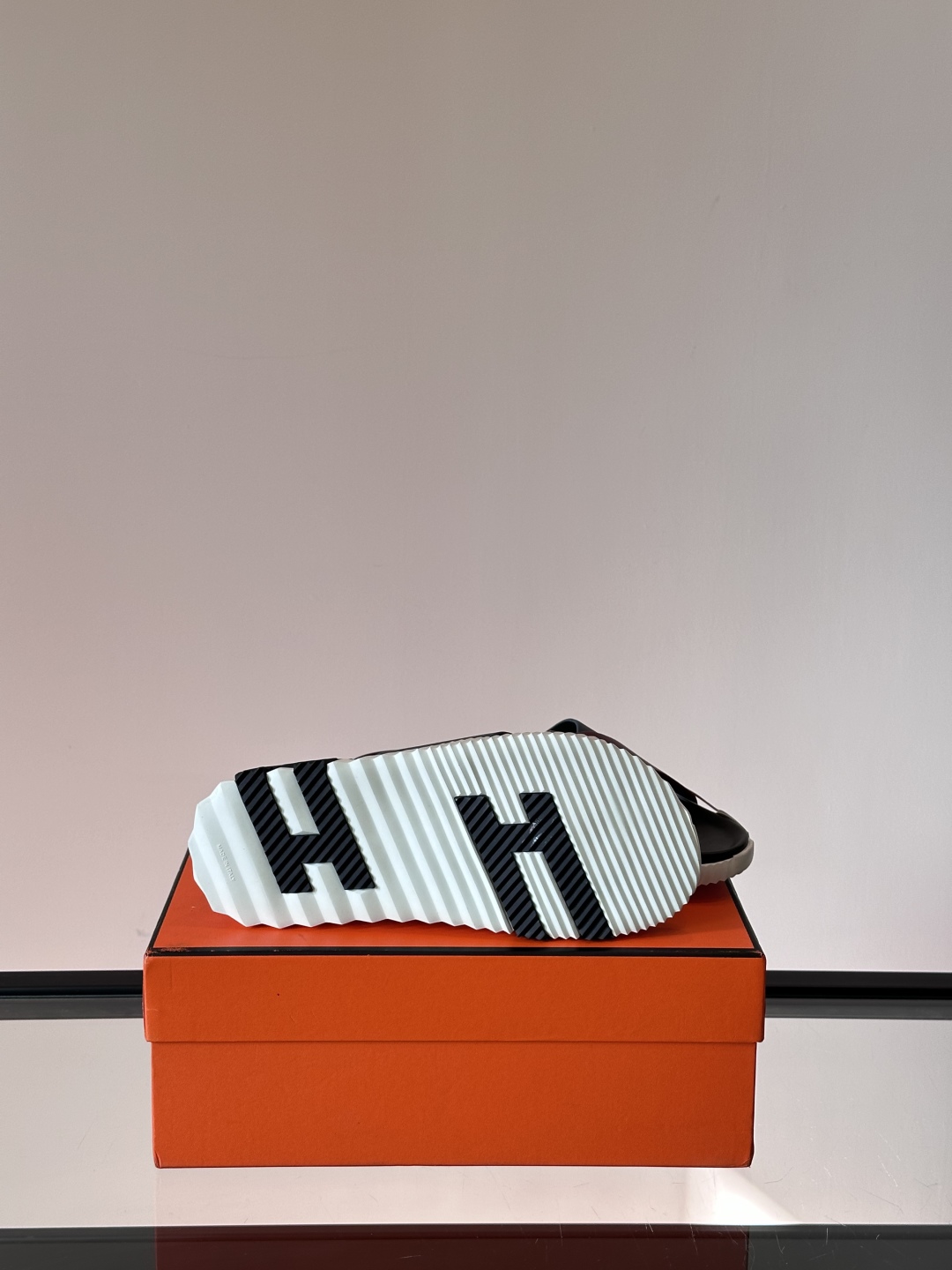 ◾️▫️Hermes 高端成型大底男士拖鞋，高品质经典单品，用料上乘考究，版型宽松舒适，推荐入手，鞋面选