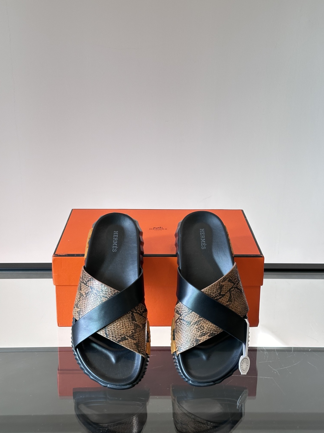 ◾️▫️Hermes 高端成型大底男士拖鞋，高品质经典单品，用料上乘考究，版型宽松舒适，推荐入手，鞋面选