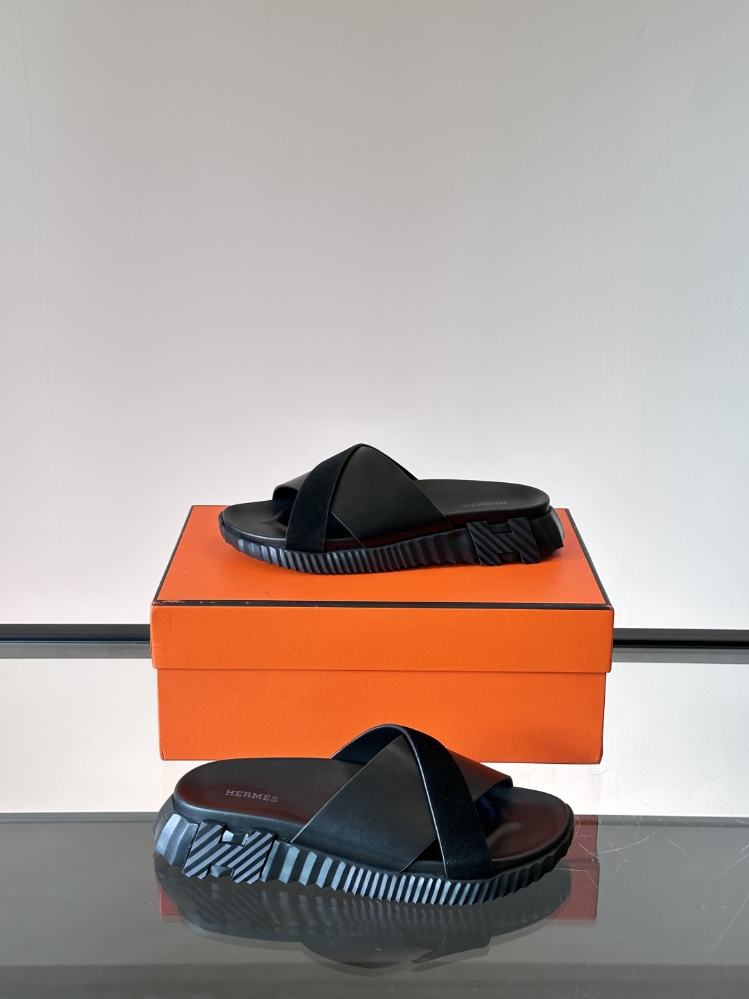 ◾️▫️Hermes 高端成型大底男士拖鞋，高品质经典单品，用料上乘考究，版型宽松舒适，推荐入手，鞋面选
