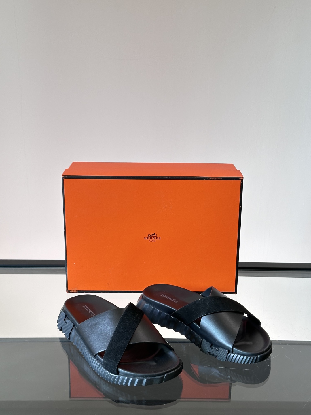◾️▫️Hermes 高端成型大底男士拖鞋，高品质经典单品，用料上乘考究，版型宽松舒适，推荐入手，鞋面选