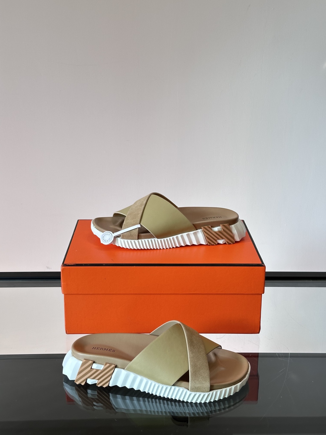 ◾️▫️Hermes 高端成型大底男士拖鞋，高品质经典单品，用料上乘考究，版型宽松舒适，推荐入手，鞋面选