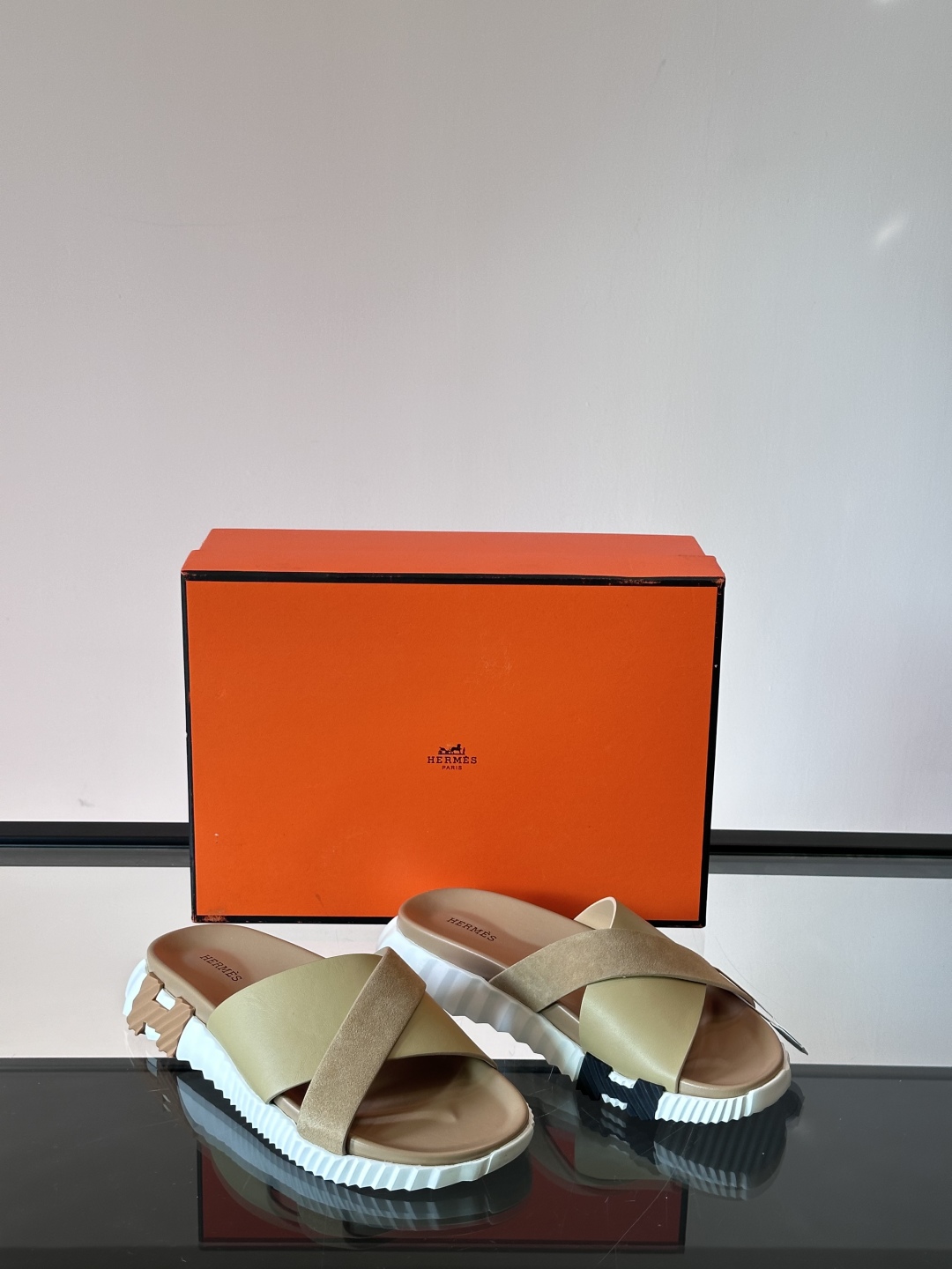 ◾️▫️Hermes 高端成型大底男士拖鞋，高品质经典单品，用料上乘考究，版型宽松舒适，推荐入手，鞋面选