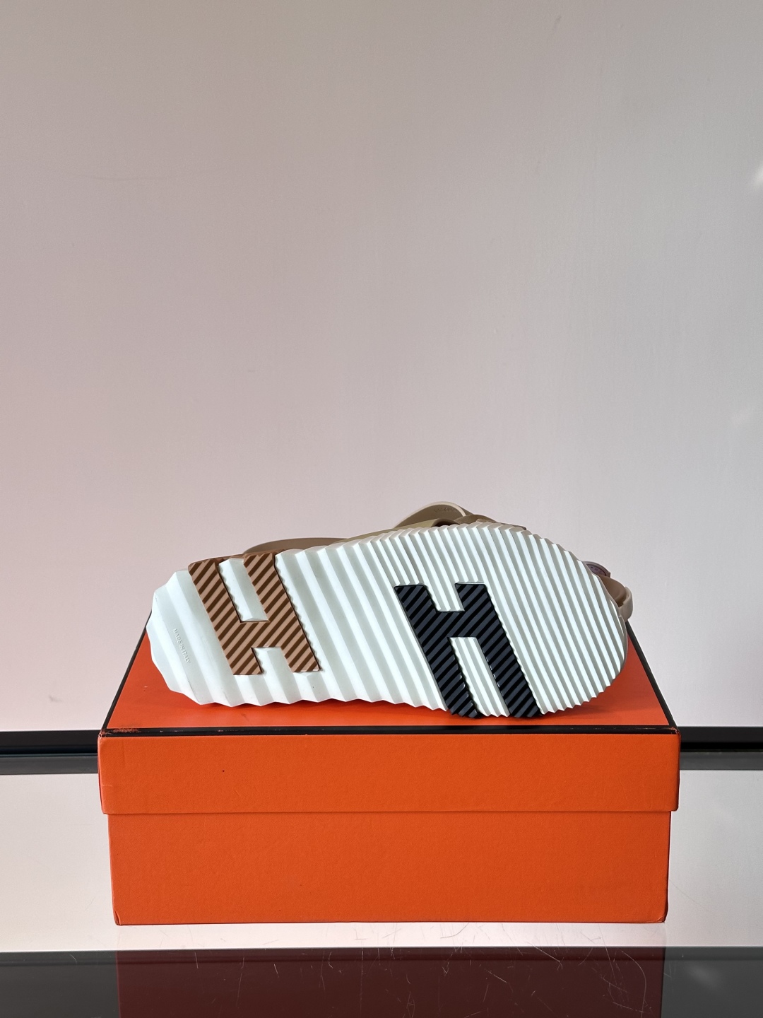 ◾️▫️Hermes 高端成型大底男士拖鞋，高品质经典单品，用料上乘考究，版型宽松舒适，推荐入手，鞋面选