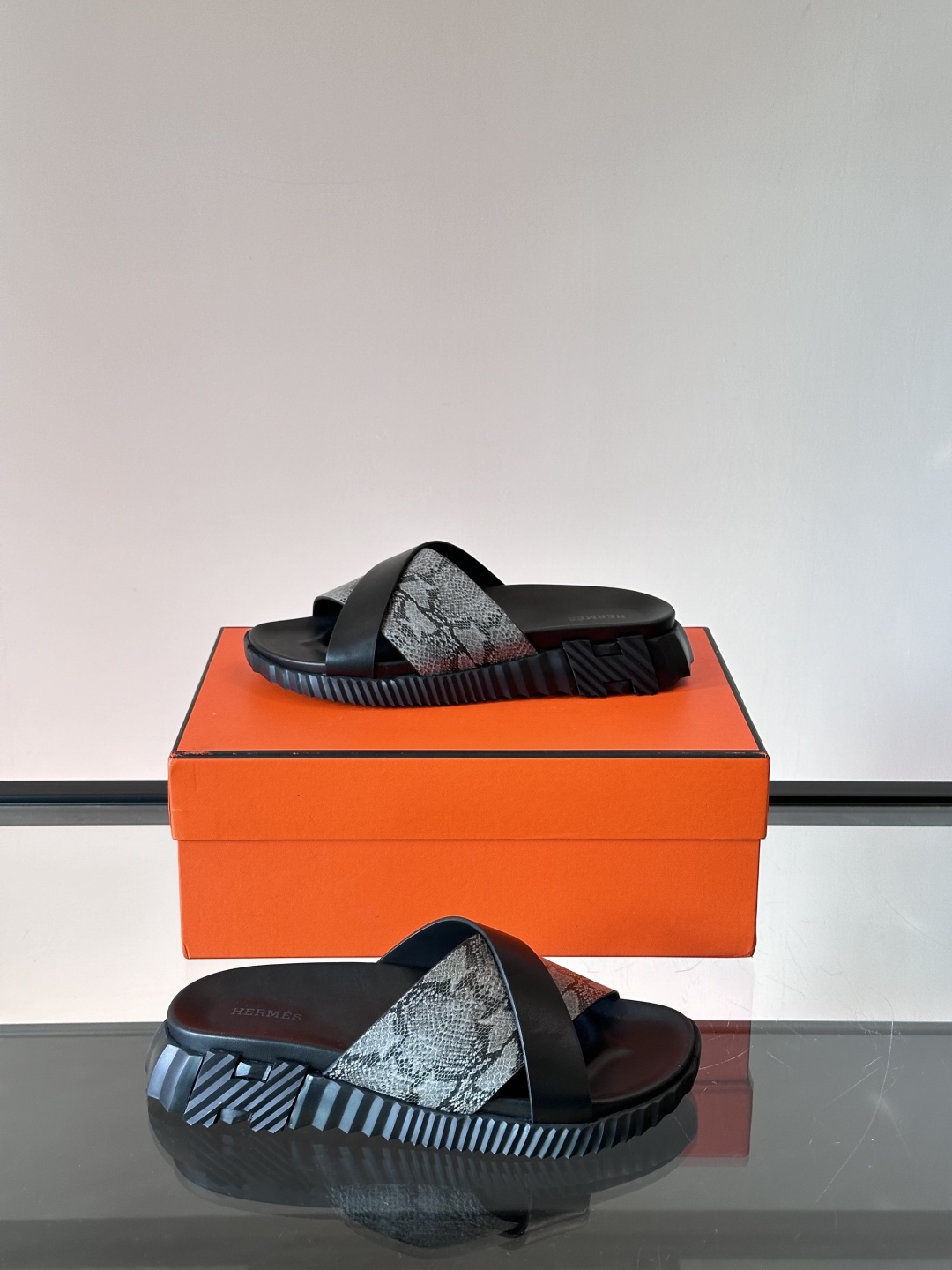 ◾️▫️Hermes 高端成型大底男士拖鞋，高品质经典单品，用料上乘考究，版型宽松舒适，推荐入手，鞋面选