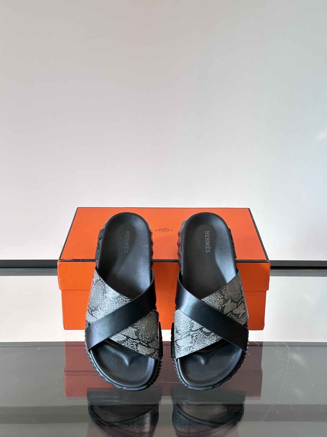 ◾️▫️Hermes 高端成型大底男士拖鞋，高品质经典单品，用料上乘考究，版型宽松舒适，推荐入手，鞋面选
