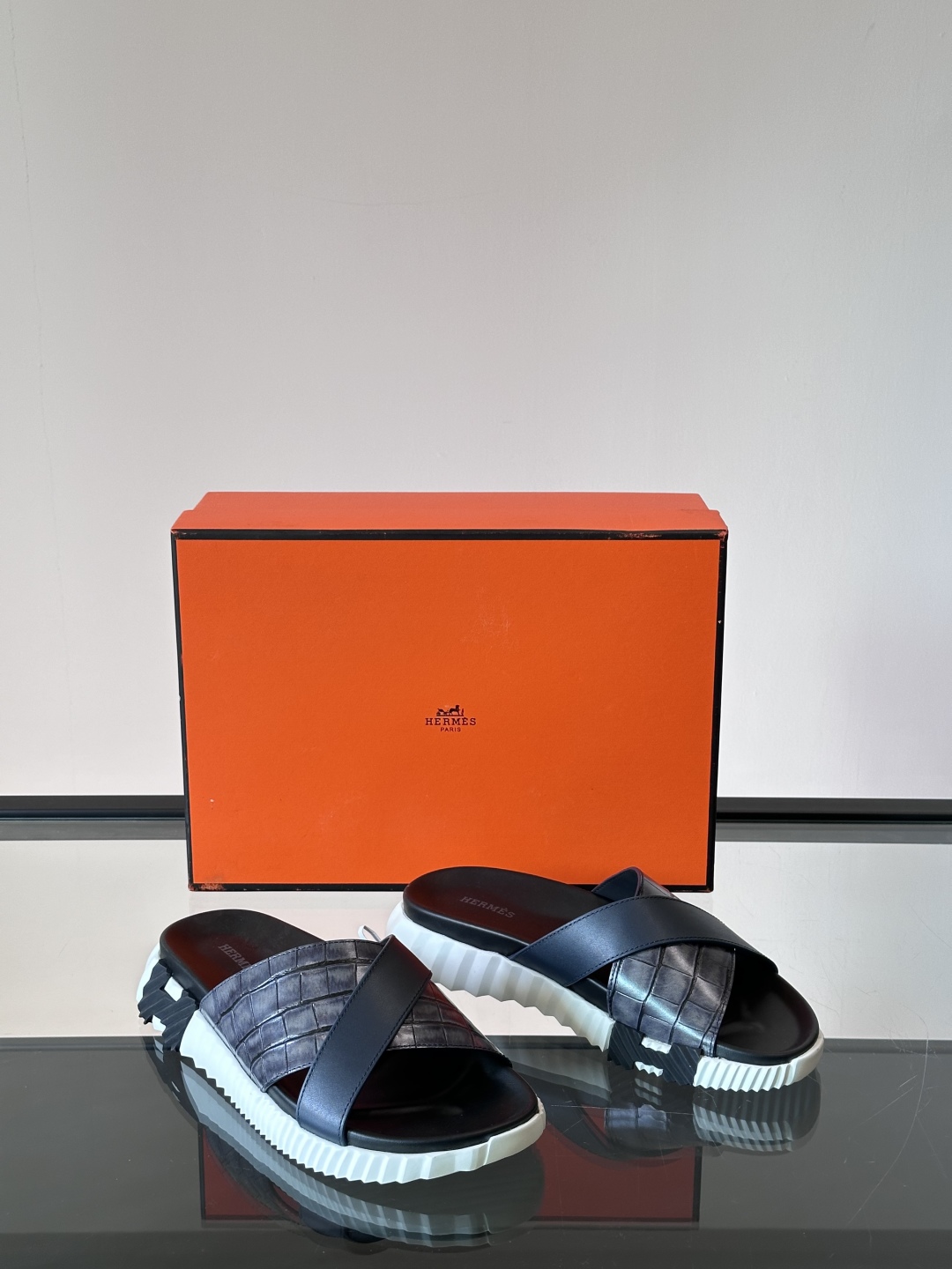 ◾️▫️Hermes 高端成型大底男士拖鞋，高品质经典单品，用料上乘考究，版型宽松舒适，推荐入手，鞋面选