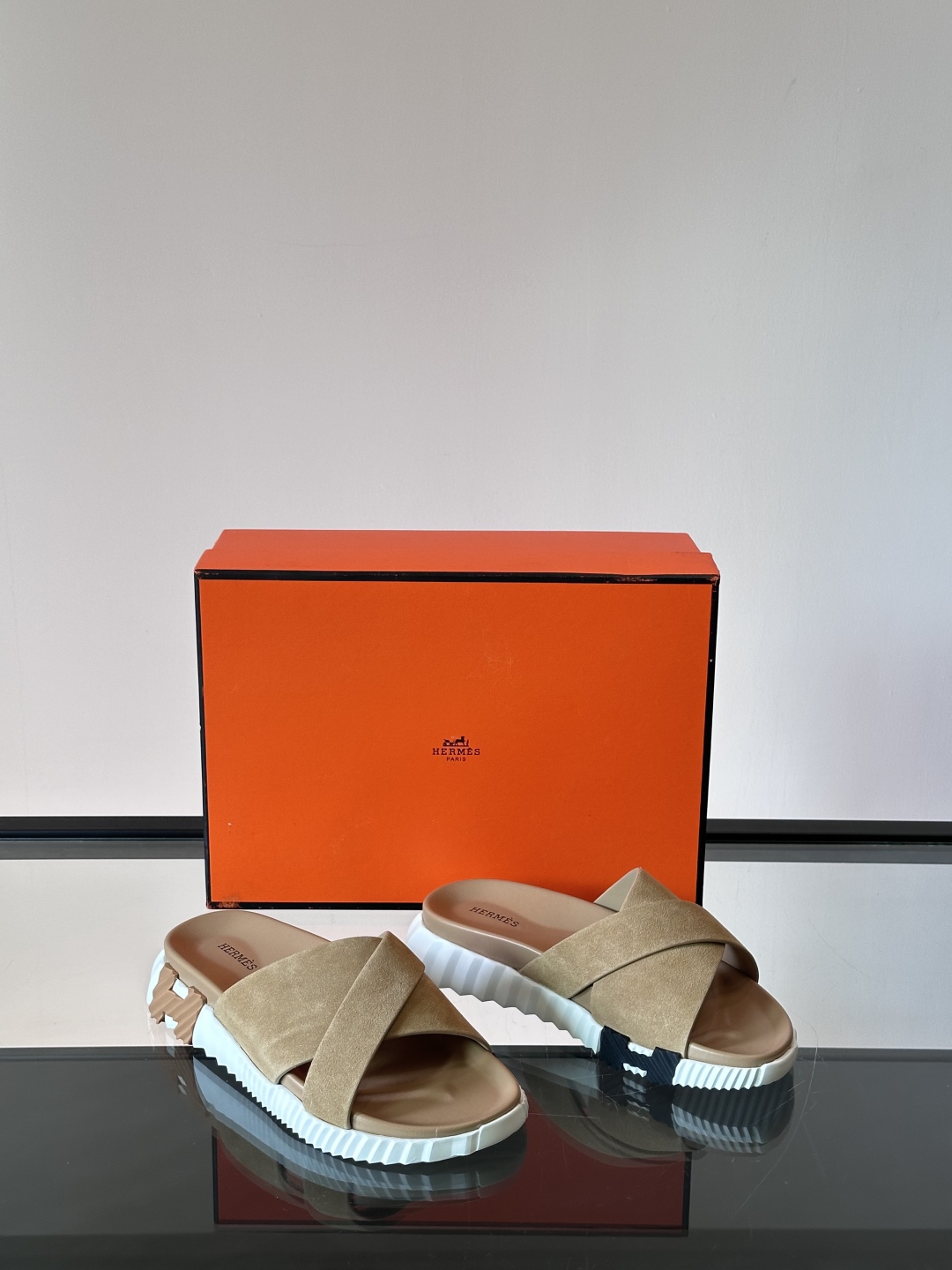 ◾️▫️Hermes 高端成型大底男士拖鞋，高品质经典单品，用料上乘考究，版型宽松舒适，推荐入手，鞋面选