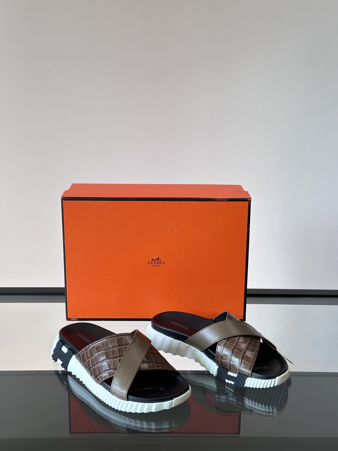 ◾️▫️Hermes 高端成型大底男士拖鞋，高品质经典单品，用料上乘考究，版型宽松舒适，推荐入手，鞋面选