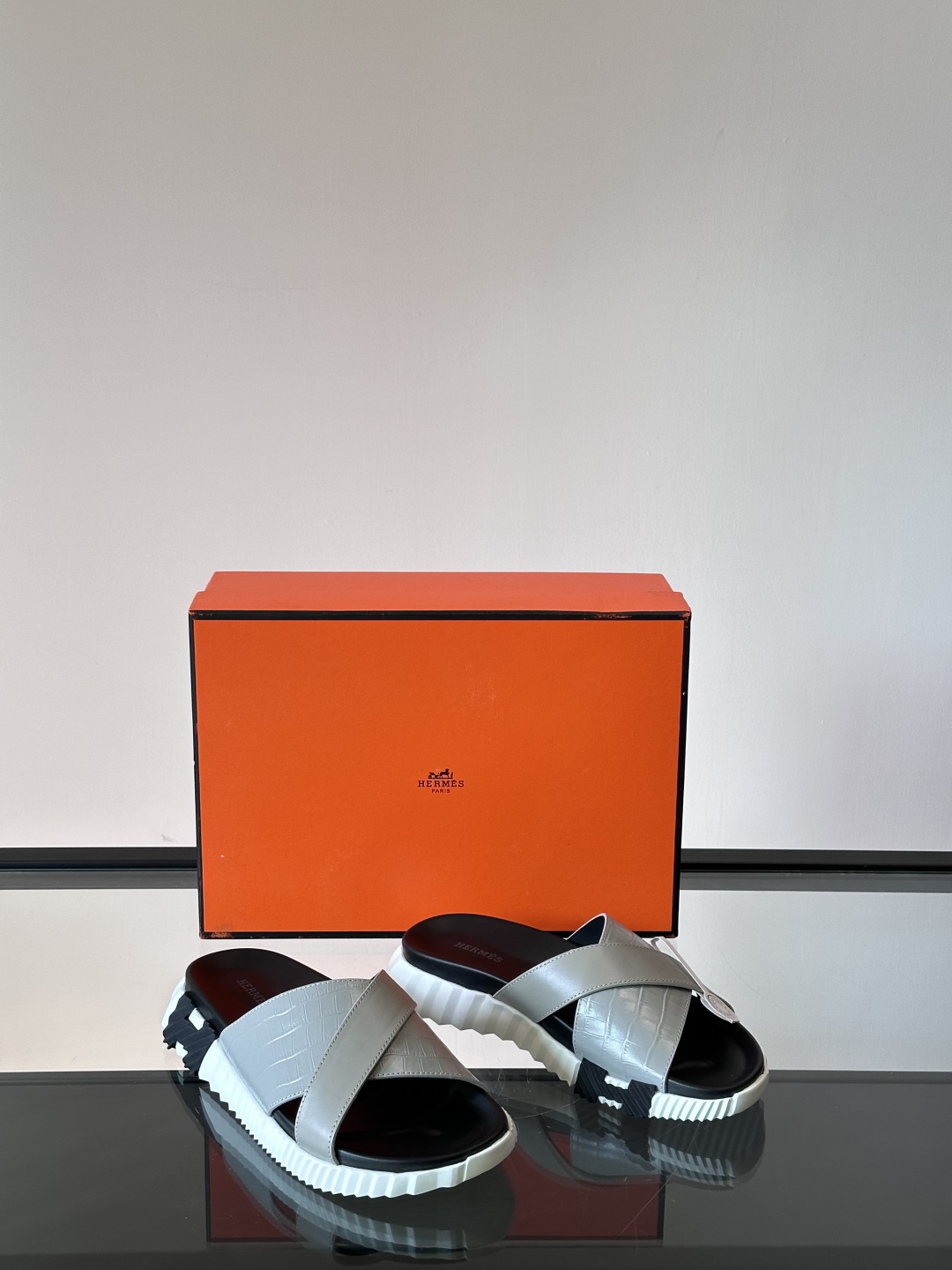 ◾️▫️Hermes 高端成型大底男士拖鞋，高品质经典单品，用料上乘考究，版型宽松舒适，推荐入手，鞋面选